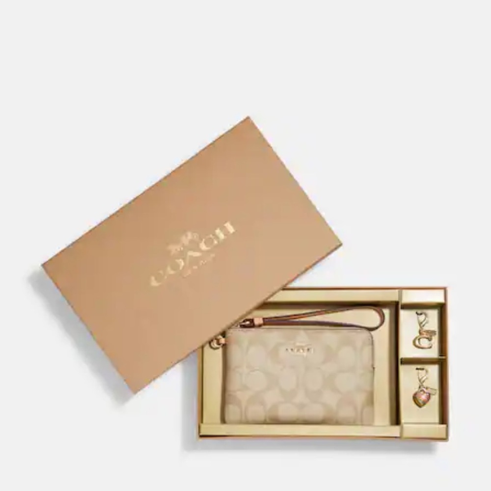 Coach Boxed Corner Zip Wristlet In Signature Canvas
Gold/Light Khaki/Faded Blush - Picture 2 of 16